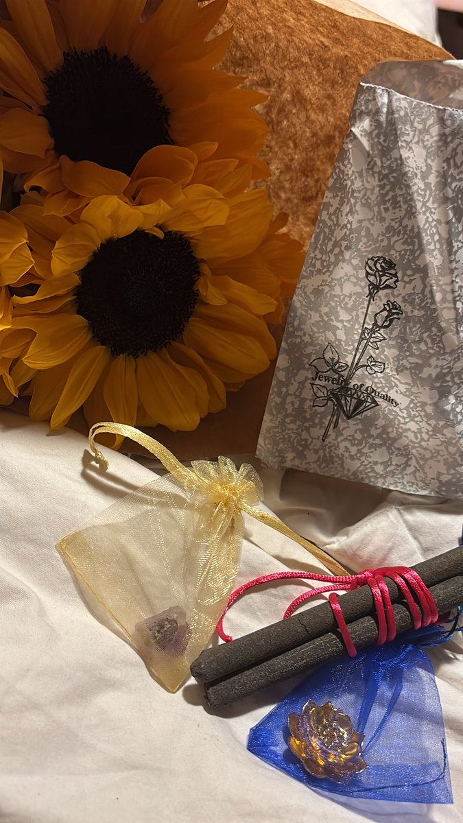 My friend Marianne surprised me tonight at dinner with flowers and these gifts and wow I’m just so touched at this return to nyc. I’ve been eating lotus root all week and even these cute incense holders are lotus shape. Feeling really loved this week 🥹