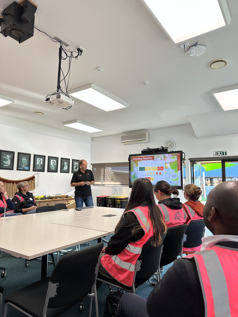 Last week we visited <a href="/ZespriCorporate/">Zespri International</a>  in the Bay of Plenty—NZ’s kiwifruit heartland—to see the innovation and sustainability driving this export success. Thanks <a href="/Zespri/">Lisette</a> for the warm welcome and insights. Looking forward to continuing our work together! 🥝🇳🇿 #NZexports #Kiwifruit