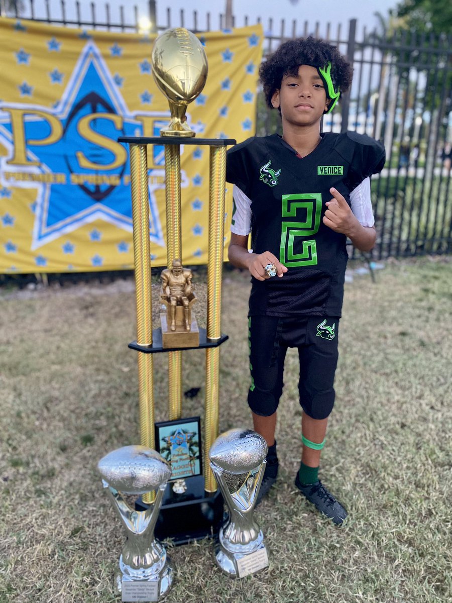 LilFlash_2's tweet image. MVP and 2025 State Champion! 1 Rushing TD. 1 Interception. 100+ APY!