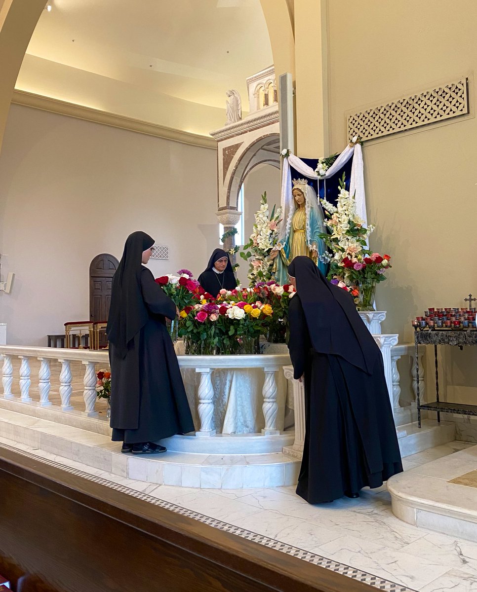 MariaElenaJMJ's tweet image. If you don’t see religious sisters like this at your church, they still exist. Traditional communities have seen a huge increase in vocations as compared to those where the sisters have discarded their habits for regular clothes. Tradition is winning hearts and souls for Christ.
