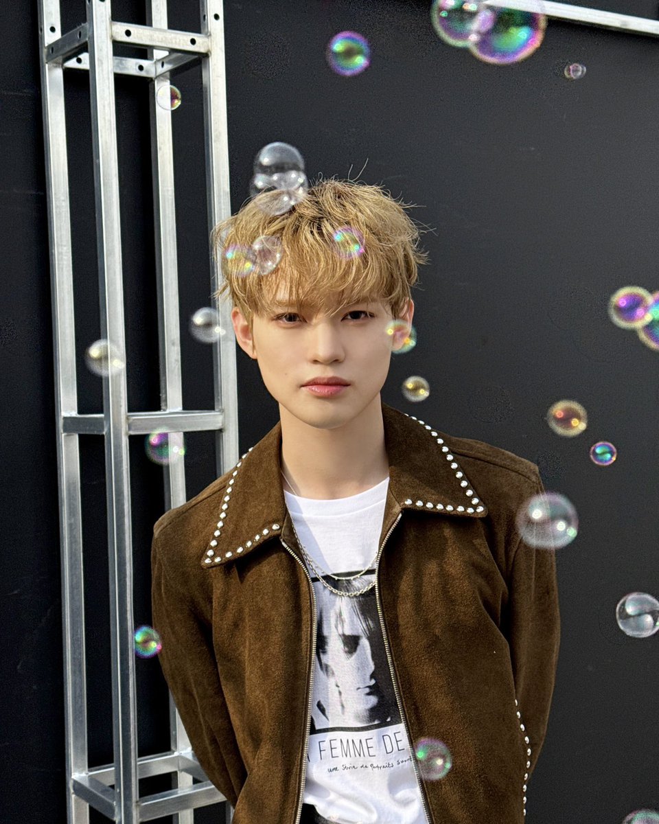 # For Chenle LUCID Album 🩵

CHENLE SOLO DEBUT LUCID

#ChenleLucid_OUTNOW  
#钟辰乐中文特辑