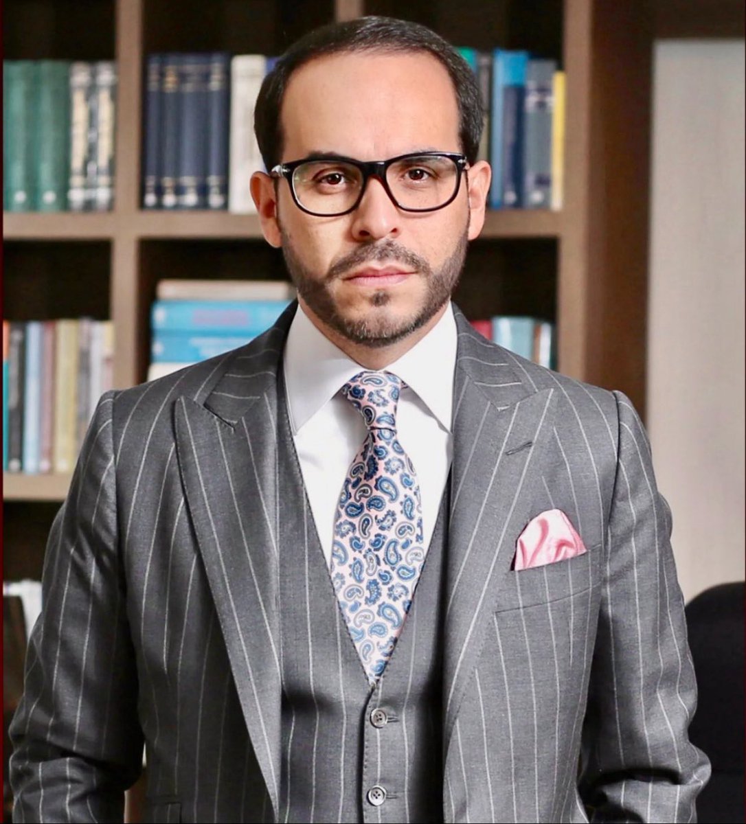 Viendo lo que sucede en Colombia. 
Apoyaría una eventual Presidencial de  ABELARDO DE LA ESPRIELL, para el 2026 🇨🇴?