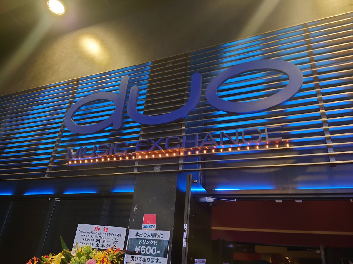 はいさいFESTA2日目は伊良皆高吉先生の三線教室のステージからスタート！
続いてストライクカンパニー、ヘンザン☆タカヒロ、大城クラウディアのライブを満喫。
その後は渋谷に移動し、城南海ちゃんと松本俊明さんのライブへ。何か穏やかで優しい雰囲気のライブでしたね。