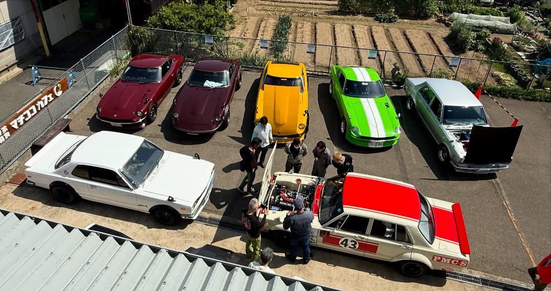 mcckayo's tweet image. Squeeze Worksにて車好きが集まって
旧車ミーティング♫

各地からフェアレディZやハコスカ、タテグロ、サニトラなど、個性あふれる車が大集合。キャブ、セッティング、ソレックス50、NISMO44などエンジンを囲んで車の話で
ワイワイしてました。

#SqueezeWorks #ハコスカ #S30Z #ガレージカフェ