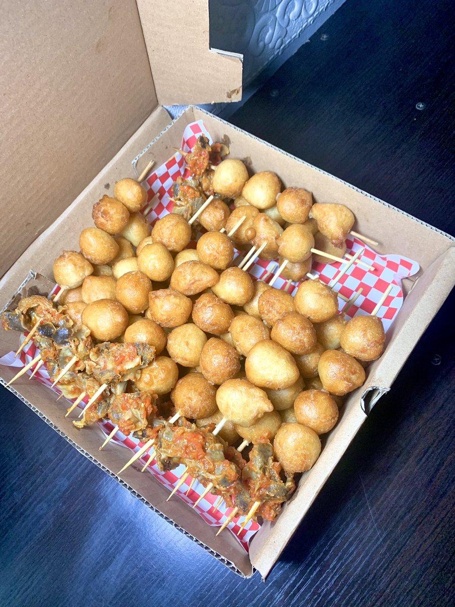 Uniquechops_'s tweet image. Treat yourself to this irresistible mix of textures and tastes
4 Golden fluffy puff puff and 1 savory peppered gizzard skewers in a box
Price #18500
Please use link in bio or send a DM or call 09153004100 /07058881992 to place your order and also make reservations.
#ibadan