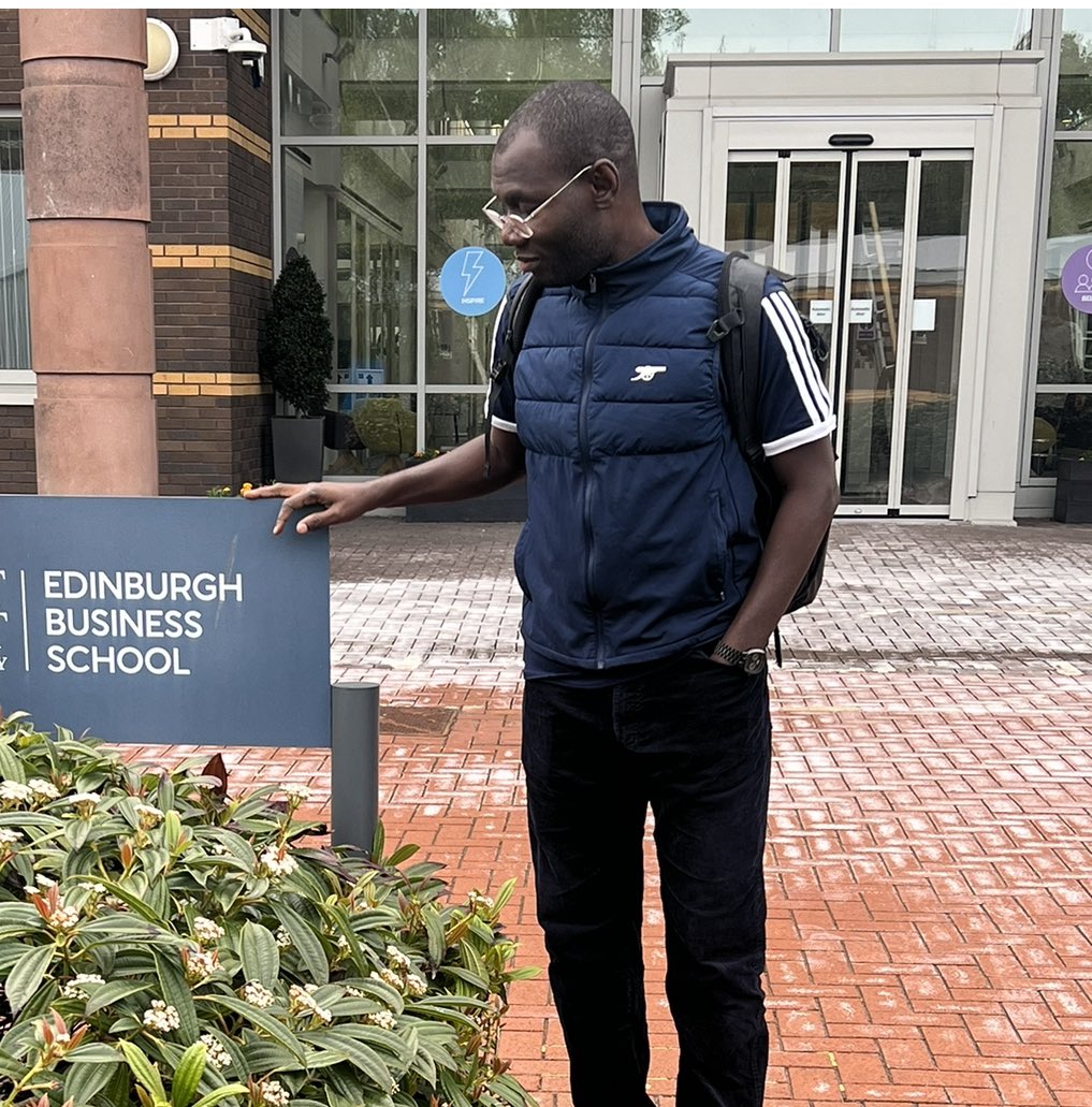 Sir J (J9) tweet media