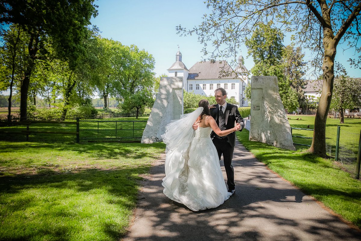 DadnBass's tweet photo. Today marks 7 years since we got married – and over 12 years since we first met. One of the best days of my life, with the best wife in the world. I still love you from the bottom of my heart. 💖 Here's to many more happy years together.♾️ 
#Anniversary #LoveOfMyLife #Wedding https://t.co/P8VwDVxsV3