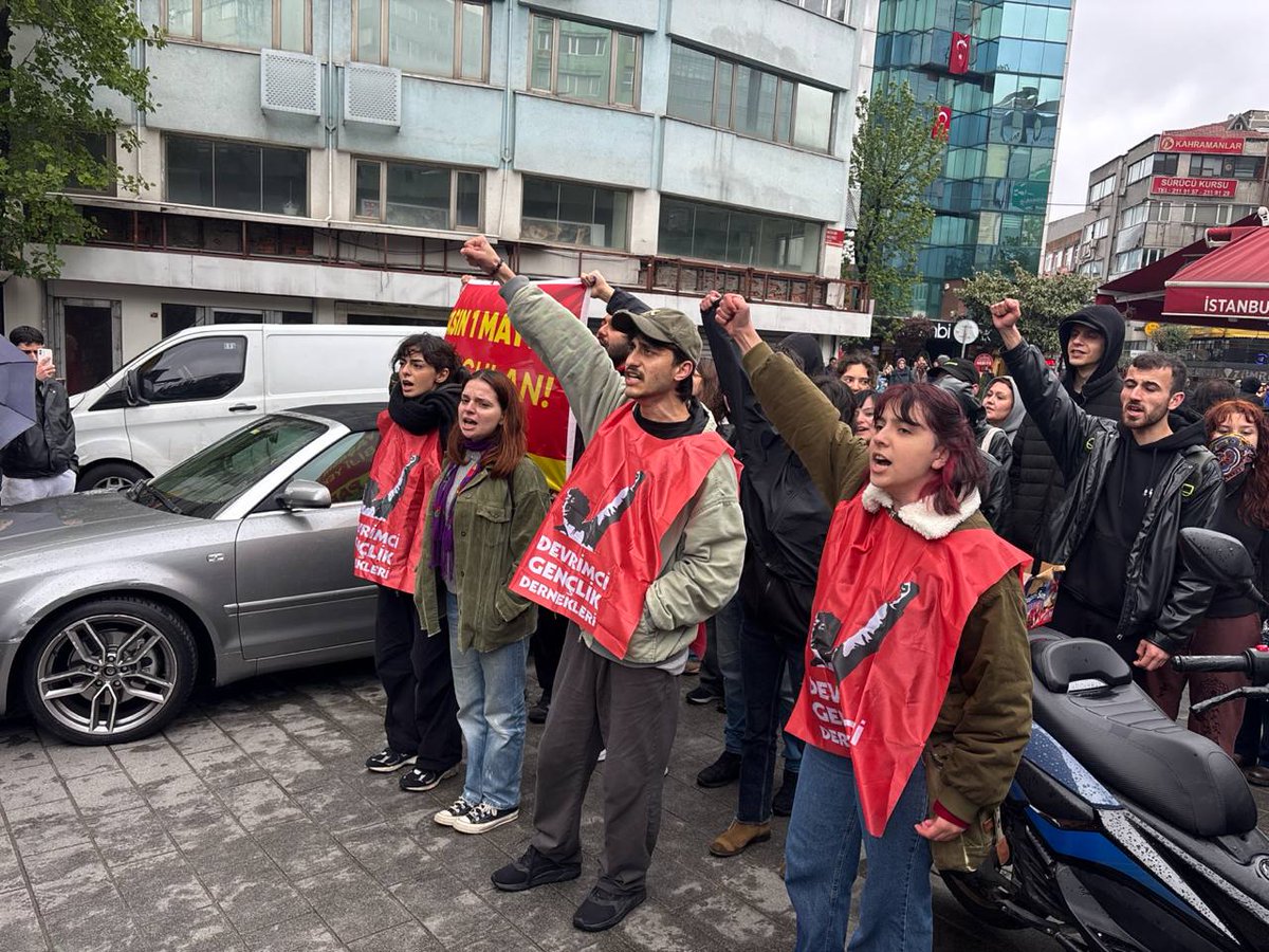 #Açıklama | 1 Mayıs 2025: Dersler ve sonuçlar

Sınıflar mücadelesinin ivme yükselttiği bir konjonktürde, bu uzlaşmacılığın, fren rolü oynamanın nedenleri nelerdir? Solda ne oluyor? Kadıköy'den yansıyan 1 Mayıs fotoğrafı nasıl okunmalıdır?

devrimcihareket.com/1-mayis-2025-d…