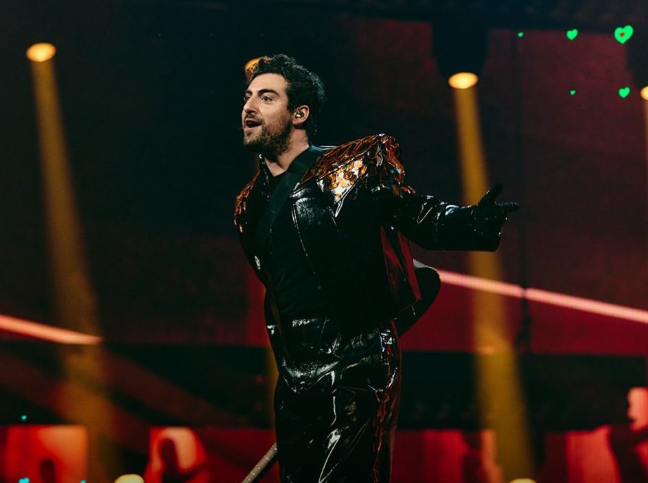 GqK15ySWAAAsFBA?format=jpg&name=medium