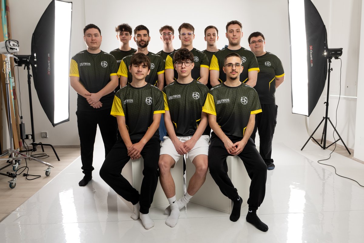 Our family was never this big before 🐝❤️