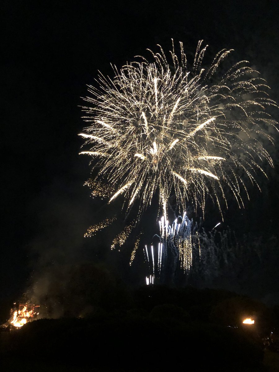 BLUERT5's tweet photo. #さきたま火祭り
#6年振り開催
#フィナーレ花火
#金子花火 https://t.co/I3UmTE69Hm