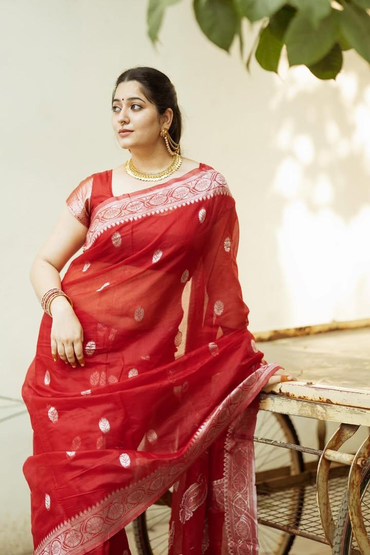 GqK2VahbwAAmfsh?format=jpg&name=medium