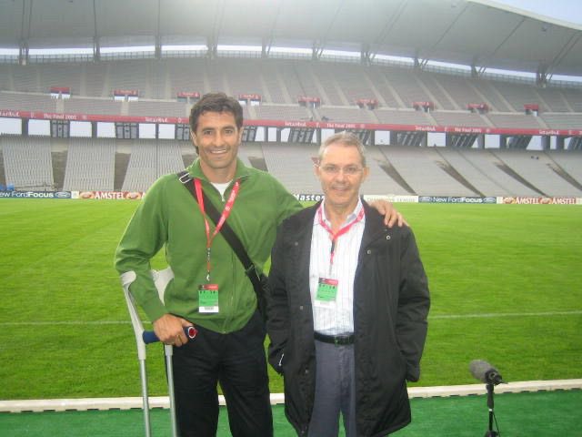 MichelGonzalez's tweet image. Gracias José Ángel. Mi entrenador fuera del fútbol en esa otra vida . Metódico, serio, conciso pero eficaz . Entre confidencias, viajes  y vida en común pasaron 8 maravillosos años contigo en la universidad de tu manera de narrar y hacer televisión, donde me enseñaste (1/2)