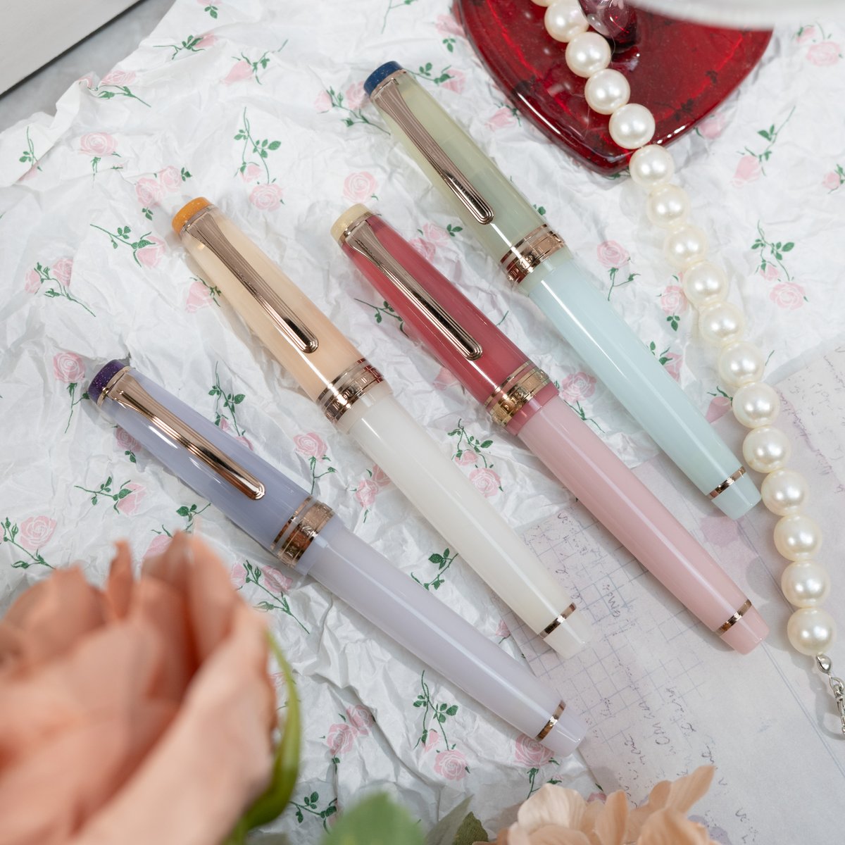 ドライフラワーシリーズ…素敵…💐 ピンクローズ可愛い…ෆ.*・ﾟ天冠の柄