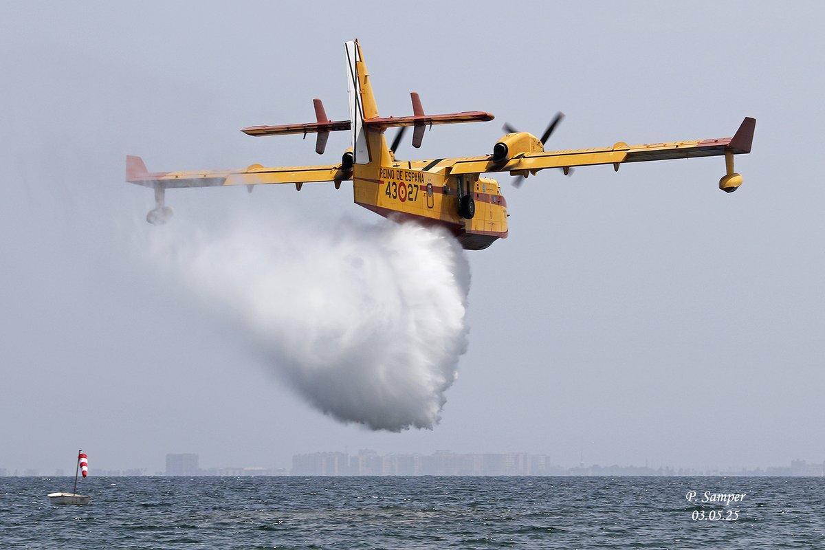 Espectacular la exhibicion del #Canadair CL215T "Foca" del #43Grupo #ApagaYVámonos en el marco del Festival SPLASH-IN '25  celebrado en aguas del #MarMenor   #LosAlcázares (Murcia)#EjercitodelAire. <a href="/SpottersMurcia/">Spotters Murcia</a>