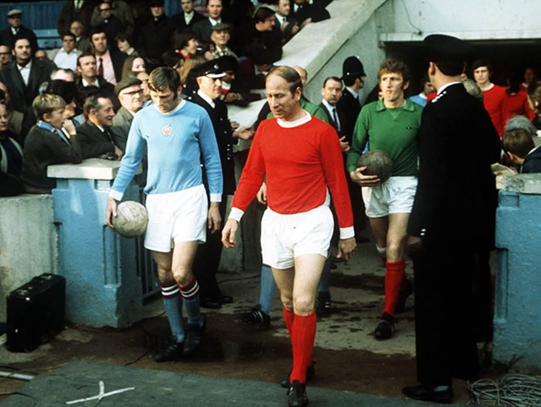 Cantona_Collars's tweet image. #OnThisDay 5th of May 1971:

Fittingly, Sir Matt Busby's last game as Manchester United was a 4-3 win Manchester United derby.

The United Trinity didn't let him down:

Bobby Charlton ⚽️
Denis Law ⚽️
George Best ⚽️⚽️