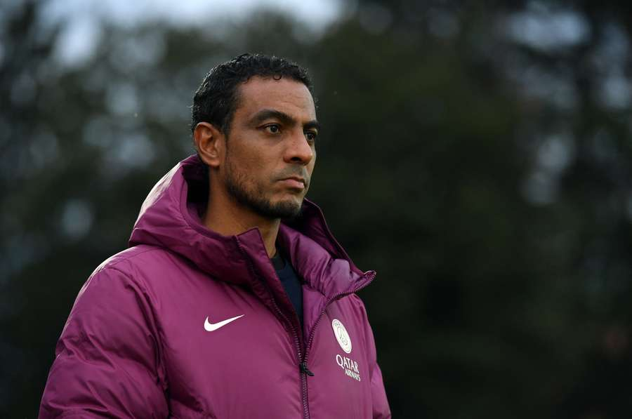 100PSGFeminines's tweet image. La mascarade prendra donc fin ce lundi 5 mai.

Fabrice Abriel paie (enfin) ses mauvais résultats, un management autoritaire et les tensions qu’il a lui-même nourries avec des cadres comme Grace Geyoro et Sakina Karchaoui. Cette dernière, pourtant cadre de l’équipe, a été écartée…