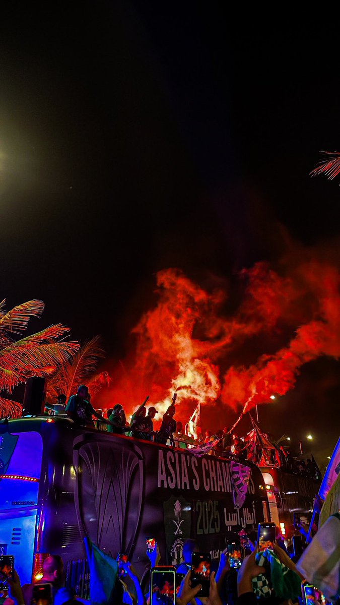 افرحو يا الاهلاويه يا النخبويه يا العالميين يا الموندياليين يا كبار القاره افرحو و غيضو الحساد 
و الحاسد يموووت 💚💚 #الاهلي_بطل_آسيا