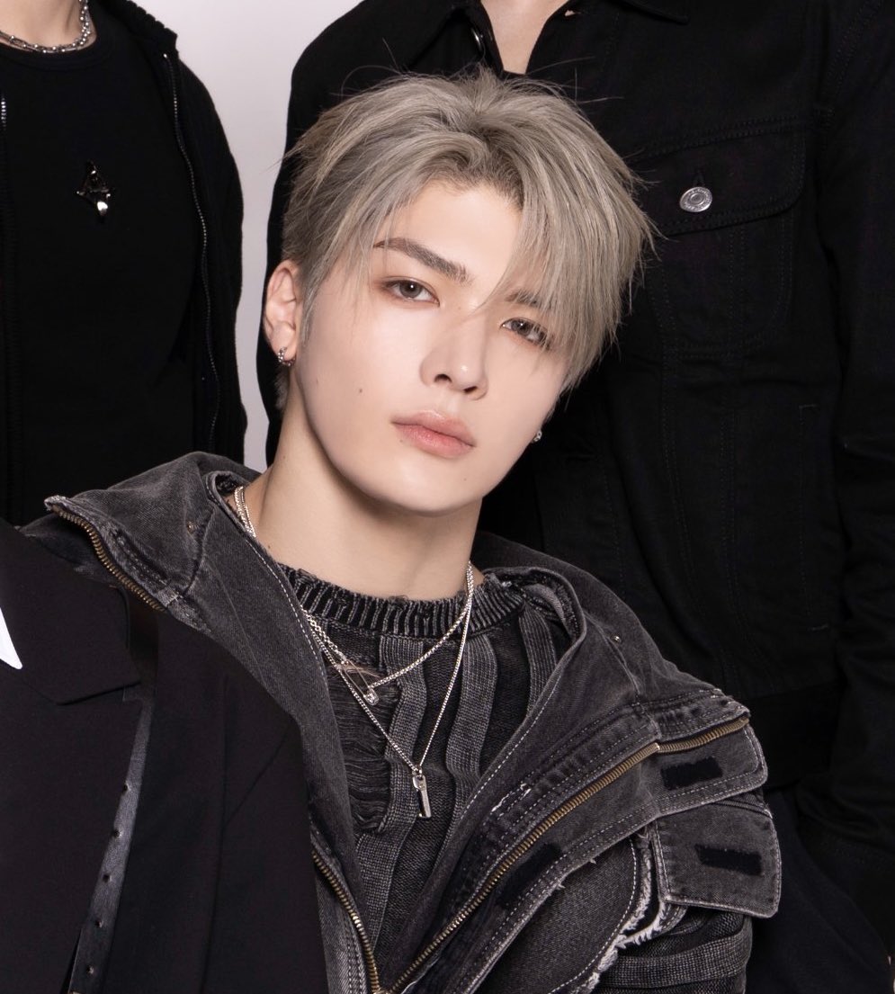 purplejjk14's tweet image. he's so attractive ✨🖤 #andTEAM #MAKI