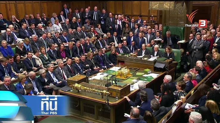 แล้วมาดูสภาอังกฤษ นั่งไหล่เบียดกันอยู่แล้ว ไม่เห็นต้องอลังการแบบ #สภาหมื่นล้าน เลย

สภาใหญ่ หรูหรา แต่ ปชต.ล้าหลัง