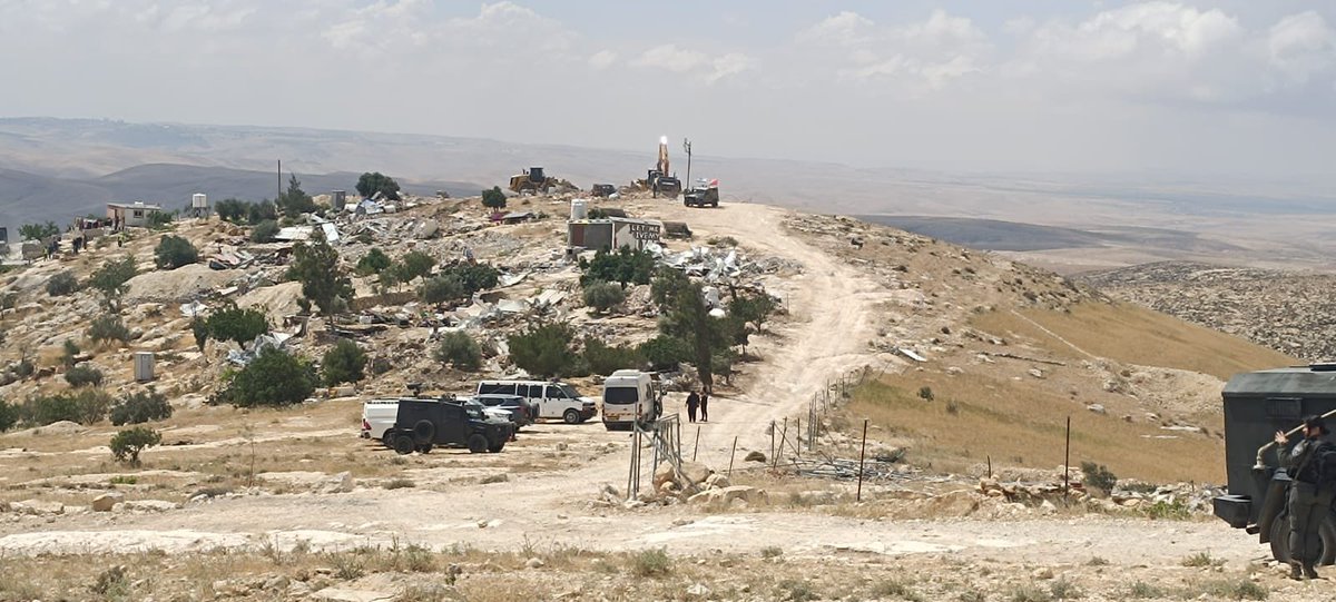 HurainiSami's tweet image. Two houses only left in Khallat Al Dabea3 in Masafer Yatta haven’t been demolished by Israeli occupation forces what happened today a war crime that was just committed by Israel about 100 Palestinian live in the village most of them now with out shelter #holdisraelaccountable