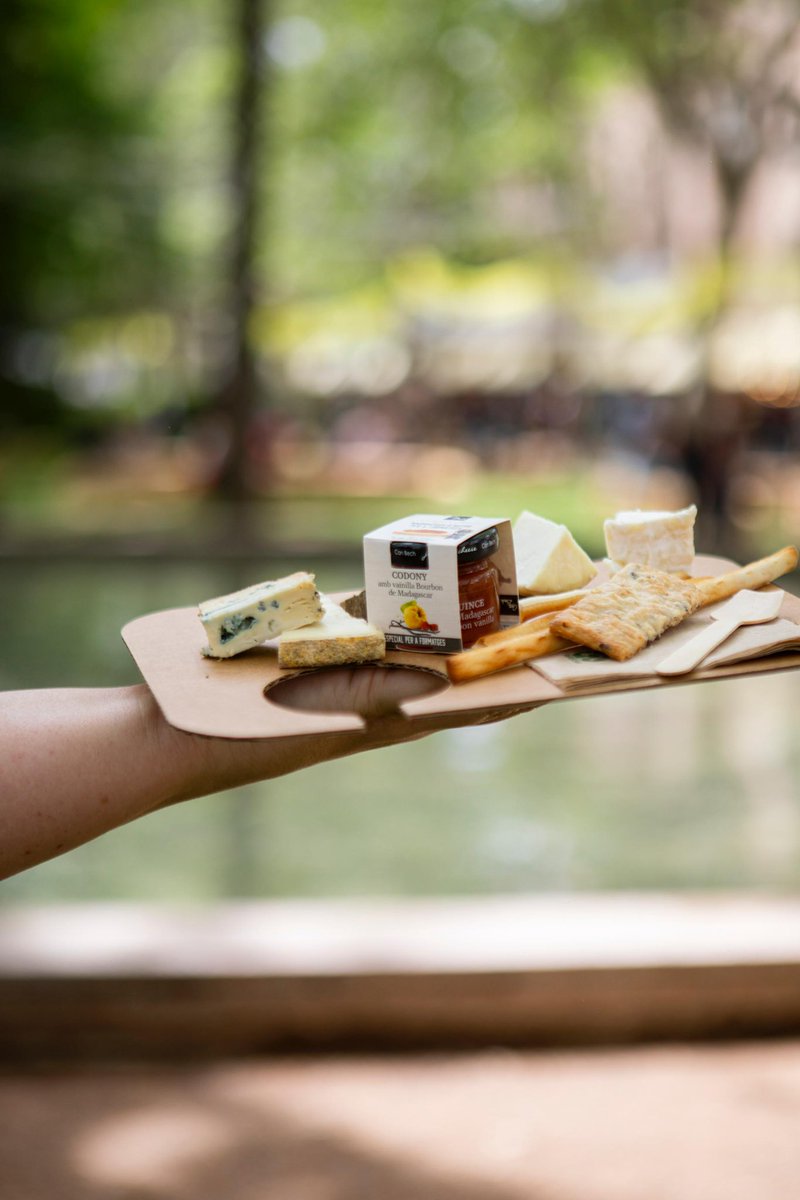 Molt contents i ben acompanyats dels nostres amics del sector formatger, en aquest <a href="/LactiumVic/">Lactium</a> 2025!👏🏼☺️