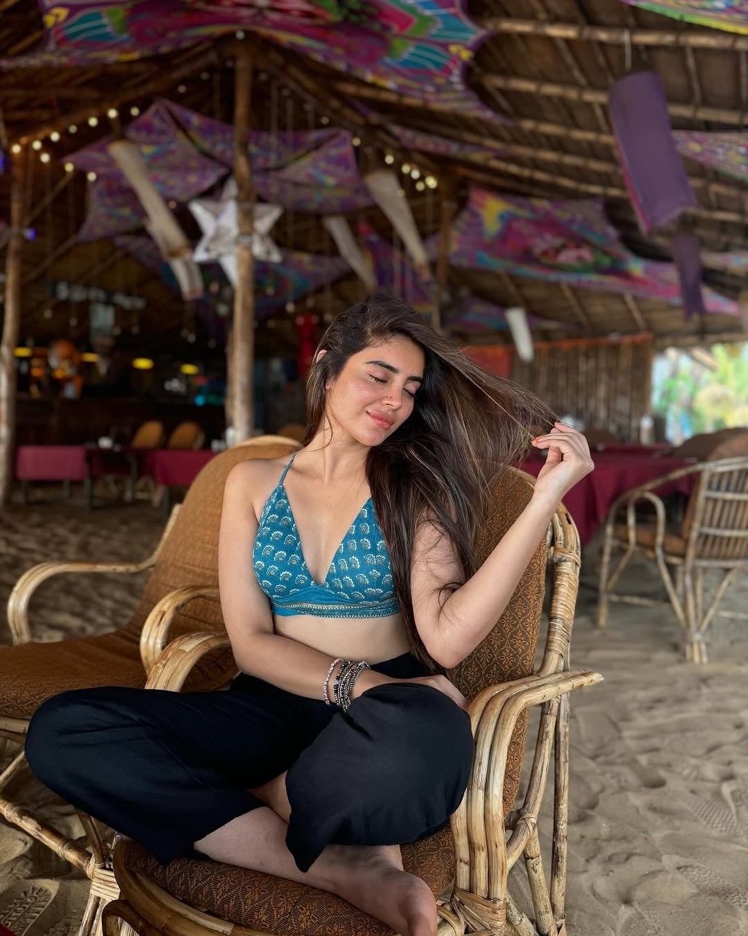 GqK9HtMbQAA_EkY?format=jpg&name=large