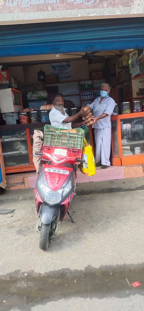 இன்று
 மே 5 வணிகர் தினம் 

நானும் ஒரு வணிகர் (வியாபாரி) 
என்பதில் பெறுமையுடன்  வியாபாரிகள் தினம் 
நல்வாழ்த்துக்கள்! 

32ஆண்டாக இந்த வியாபாரம் செய்வதில் மகிழ்ச்சி