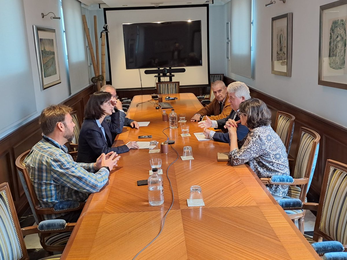 EMUASA_Clientes's tweet image. Más alianzas que suman.
Esta mañana hemos compartido espacio con @CONSUMUR  para seguir avanzando en un objetivo común: ofrecer información útil, clara y rigurosa.

Porque trabajar unidos es fundamental para cuidar lo que más importa. #AlianzaSocialDelAgua #conveniodecolaboración