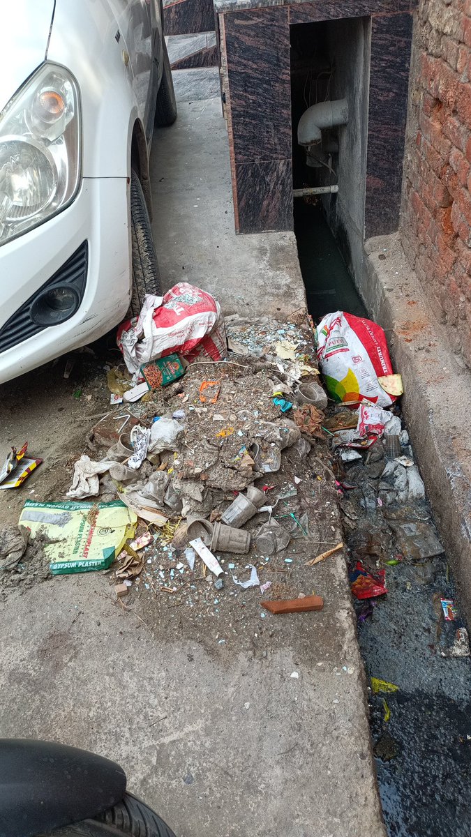 iamhindostan's tweet photo. @DelhiMcd 
विभाग से मेरी विनती है इस कचरे के ढेर को जल्दी से हटवाए , ये कूड़ा कम से कम 20 दिनों से यहां पर पड़ा हुआ है लेकिन कोई इसको हटाने वाला नहीं है तो 
कर्मचारी इसको नाली से निकालते ही क्यों है 
अमित कुमार
8010344940
शांति नगर , शिव विहार , दिल्ली 110094 https://t.co/G9dBPlI0hc