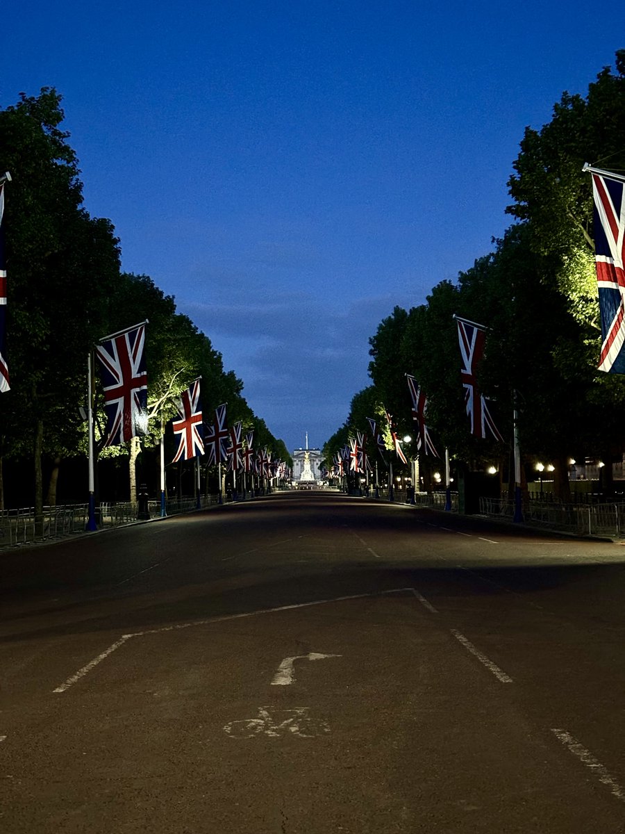 You all just knew I’d already be down on the Mall ahead of the #VEDay80 Parade didn’t you? 🇬🇧