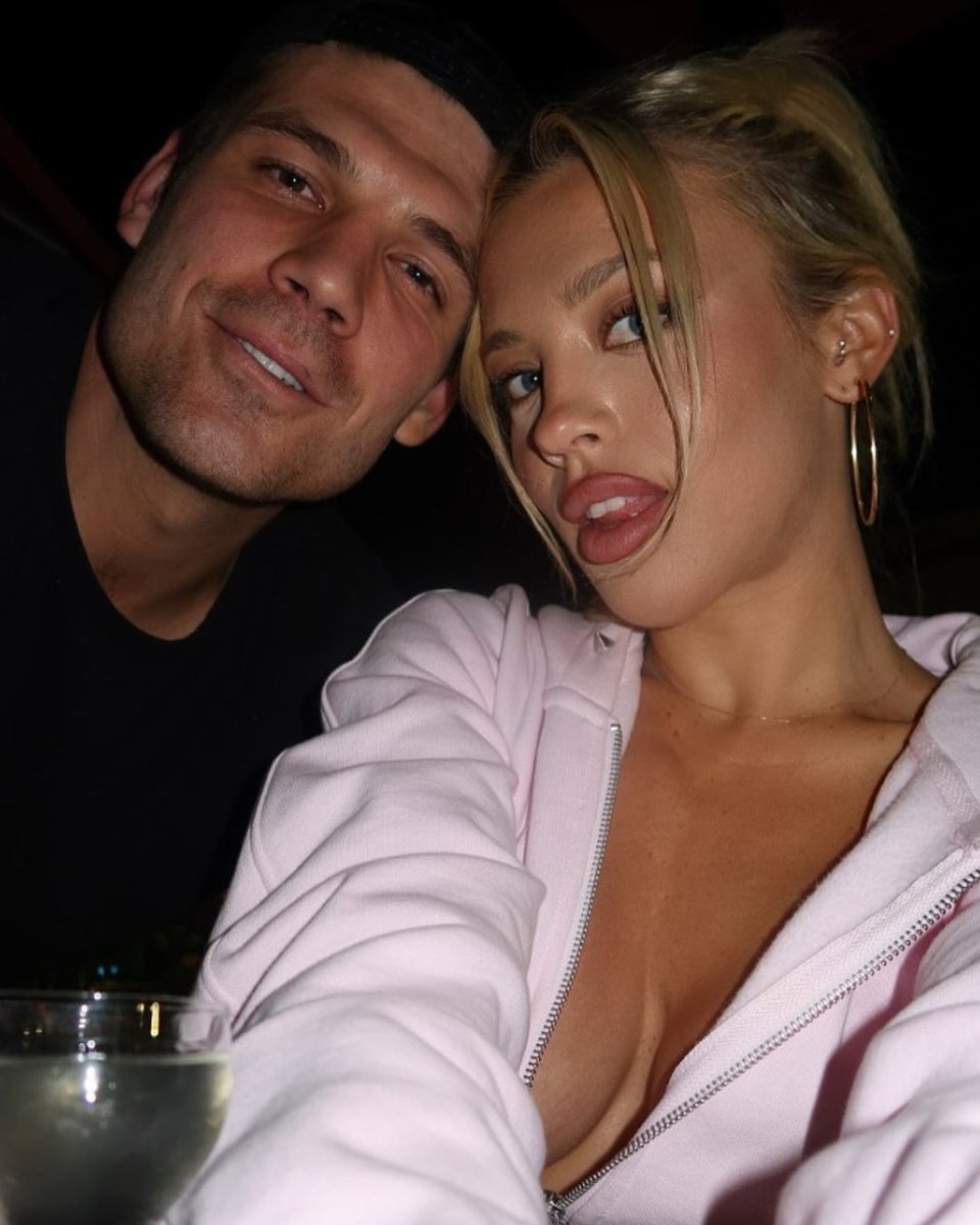 sodramaticpod's tweet photo. Tammy Hembrow's bestie, Isabella Laws, has unfollowed Matt Zukowski on Instagram. 😬 What do you think this means?

#TammyHembrow #MattZukowski #LoveIsland https://t.co/Jo1sBoaeI7