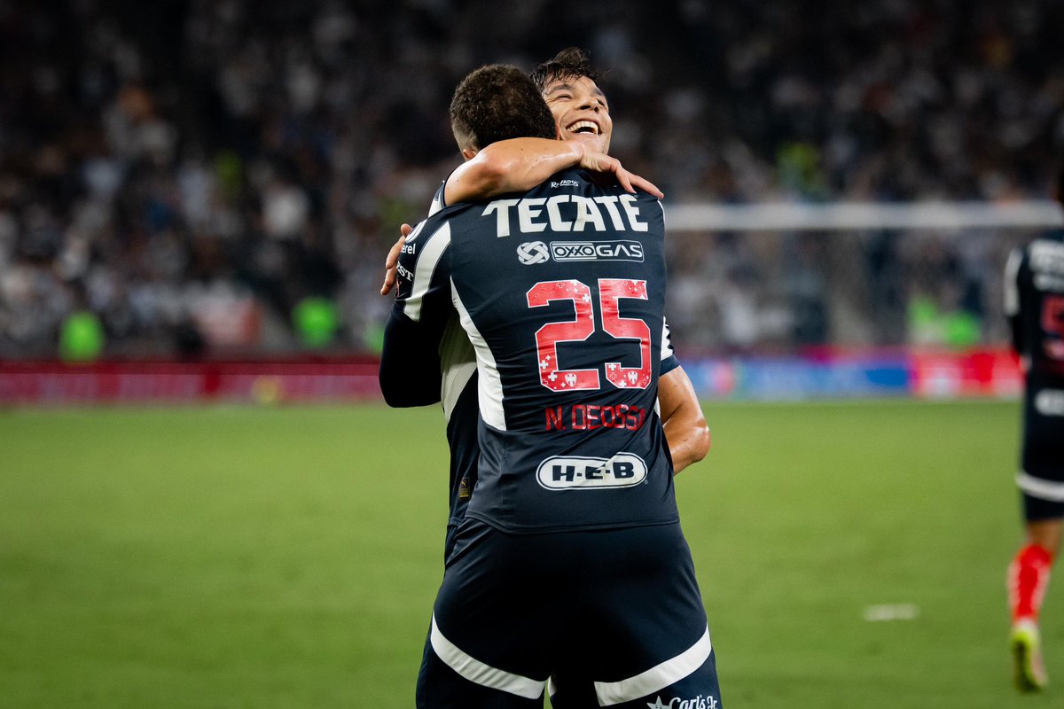 olitorres10's tweet image. Cuando uno está lesionado solo piensa en volver a sentir el césped y poder ayudar a los compañeros. Feliz de volver.
Hoy era un partido importante y una vez más habéis estado increíbles. Gracias afición 💙
Vamos juntos.
Pd: Romina misión cumplida, vamos a por los cuartos 🫰🏼🫰🏼