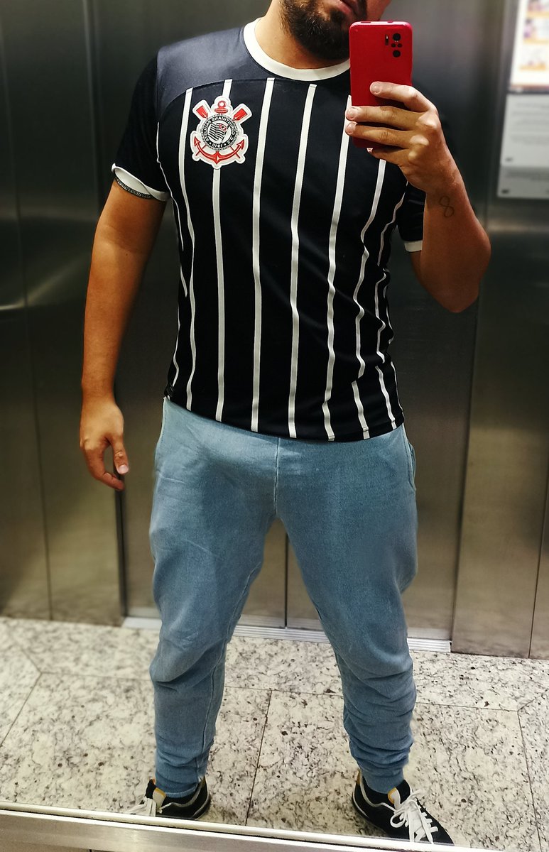 Acabei de esvaziar meu tesão num cu guloso.