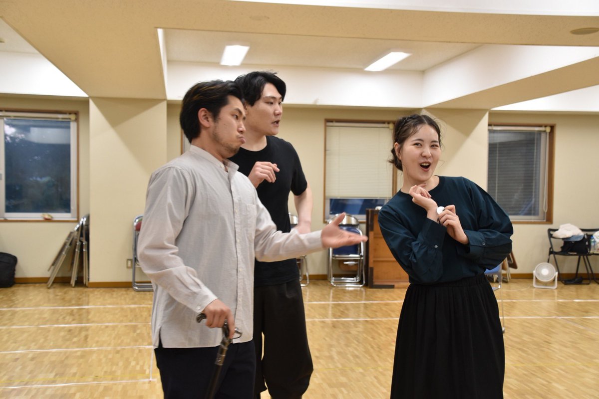 opera_fool's tweet photo. GWはコジウィーク！(めっちゃ稽古を詰め込んだ主催)

芸達者で魅力的な歌手陣、素晴らしい指揮者とピアニスト、衣裳さんはじめとするスタッフの皆さんが大活躍✨

躍動感あふれる舞台になっています🔥
5/17はぜひムーブ町屋へ！

チケットはこちらから↓
https://t.co/ongl2PVYZh https://t.co/M4fVFmt4vQ