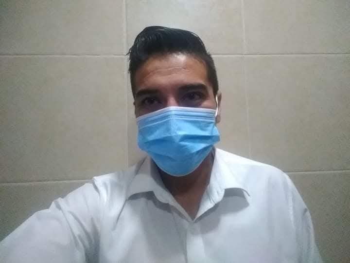 Lopexoo3's tweet photo. Esta persona denunciarlo, es pareja de mi mamá y le inyectó una sustancia para dejarla inconciente y aprovecharse de ella...por favor ayudenme a denunciar está persona trabaja en las combis de color blanco su nombre es Cristian Marin https://t.co/OAQh3EdLVM