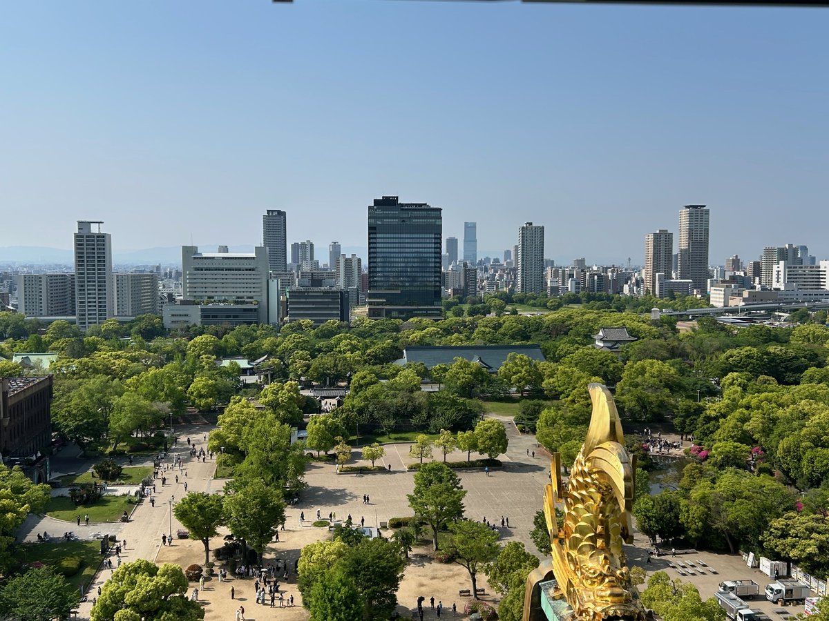 ここ1年程、大阪城周辺は新しい大学やホテルなどが次々と建てられています

先日、大阪城の南側にオープンしたホテル「パティーナ大阪」の中から城を撮影する機会をいただきました

毎日出来上がっていく様子を見ていた天守閣真正面のホテル🏨
そこから眺める大阪城は予想以上にカッコよかったです