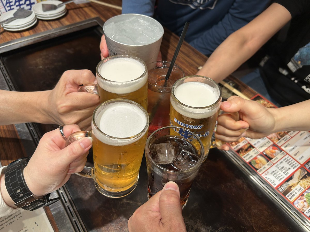 遠征さんと鉄板の上でかんぱーい
なかなかシャッターが押せず、お酒ががホットになって、みんなオコオコ😱