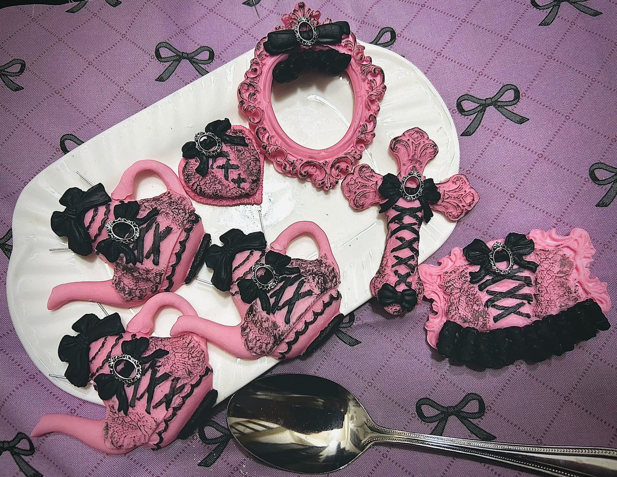 🩷B級品プレゼント企画🩷　　

塗るのがちょっと失敗してしまったものをプレゼントとして当選された方一名様にお一つプレゼント🎁(画像のものからどれが送られてくるかは届いてからのお楽しみ🎀)
 
🖤応募方法🖤 
このアカウントをRP &amp;フォロー　
　
🎀応募期間🎀　
5/18