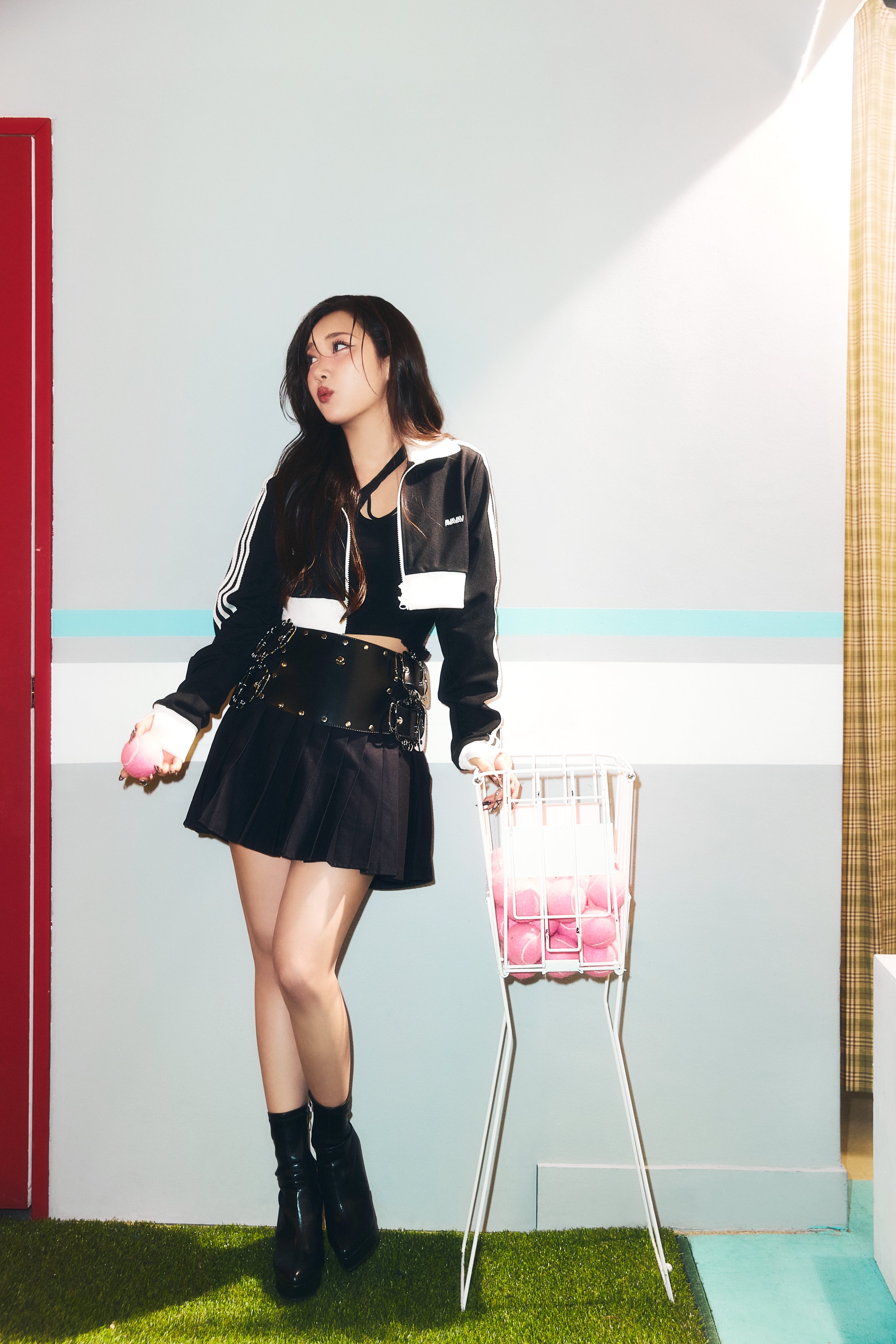 GqKJG4LagAAO5N7?format=jpg&name=4096x4096