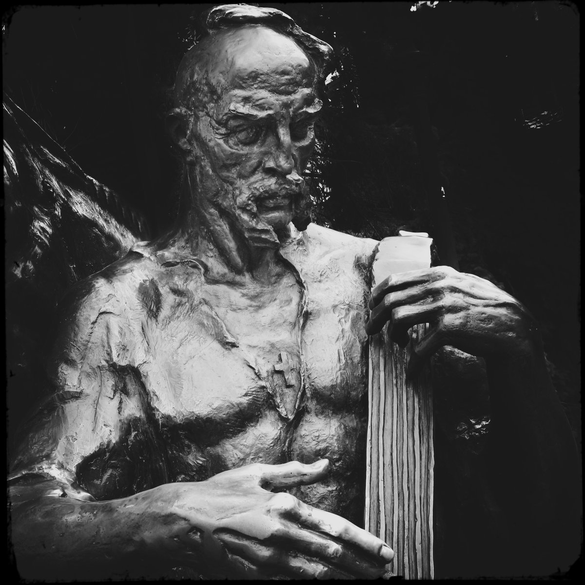ABBSound's tweet photo. Cossack Mamay and Berehynia
More info in ALT

#blackandwhite #sculpture #kiev #ukraine #kitcam #dark #KitCamApp #blackandwhitephoto #noir #bw #street #art #documentary #blackandwhitephoto #monoart #bnw #bw #phojournalism #documentary #streetphoto #ClassicMono https://t.co/NobGNmoUMU