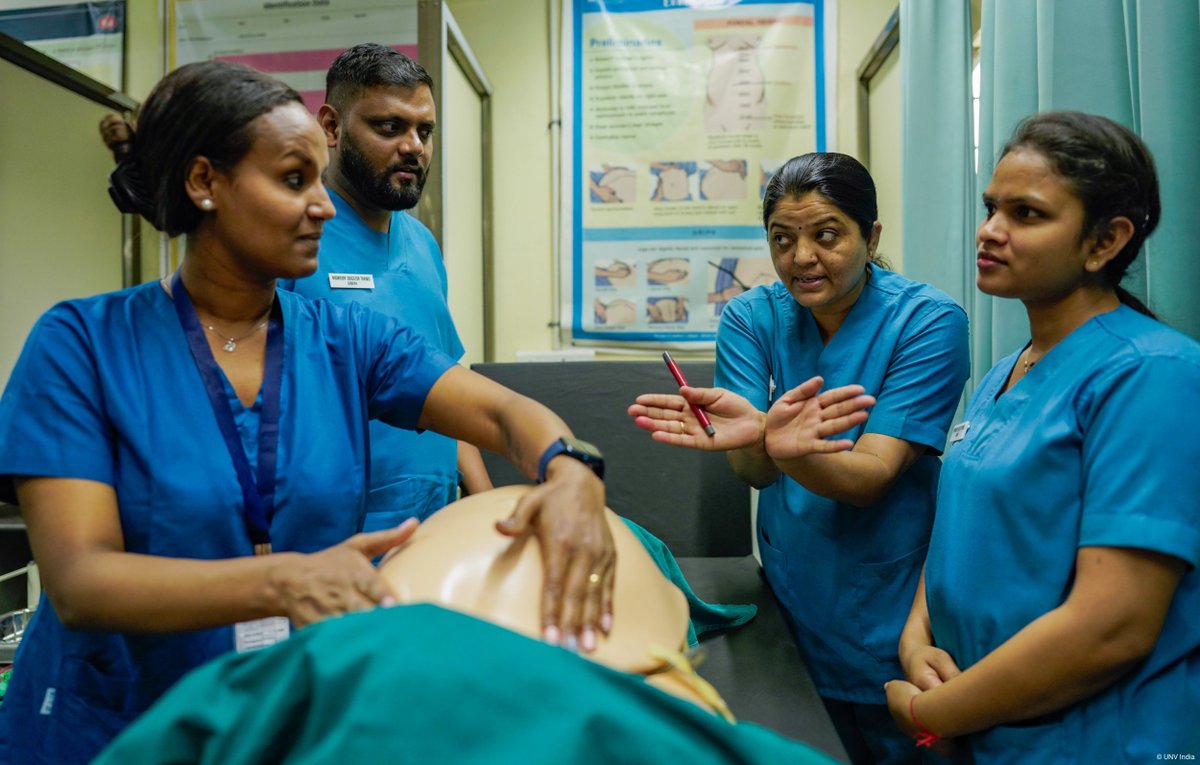 UNHindi (@uninhindi) on Twitter photo рднрд╛рд░рдд рдореЗрдВ <a href="/UNFPAIndia/">UNFPA India</a> рдХреА рдЕрдВрддрд░реНрд░рд╛рд╖реНрдЯреНрд░реАрдп рджрд╛рдИ рдкреНрд░рд╢рд┐рдХреНрд╖рдХ рд╕реЗрд▓рдорд╛рд╡рд┐рдЯ рд▓реЗрдХ рдлреЗрдВрдЯрд╛ рдХрд╣рддреА рд╣реИрдВ - рдорд╣рд┐рд▓рд╛рдУрдВ рдХрд╛ рд╕рдореНрдорд╛рдирдЬрдирдХ рдкреНрд░рд╕рд╡ рдПрдХ рд╕реНрд╡рд╕реНрде рдХрд▓ рдХреА рдмреБрдирд┐рдпрд╛рдж рд╣реИ.
рдЕрдВрддрд░реНрд░рд╛рд╖реНрдЯреНрд░реАрдп рджрд╛рдИ рджрд┐рд╡рд╕ рдкрд░, рд╣рдорд╛рд░реЗ рд╕рд╛рде рдкреВрд░реЗ рд╡рд┐рд╢реНрд╡ рдХреА рджрд╛рдЗрдпреЛрдВ рдХреЛ рдЙрдирдХреЗ рдЗрд╕ рдорд╣рддреНрд╡рдкреВрд░реНрдг рдХрд╛рд░реНрдп рдХреЗ рд▓рд┐рдП рдзрдиреНрдпрд╡рд╛рдж рджреЗрдВ!
ЁЯУ╖: <a href="/UNV_India/">UNV India</a> рднрд╛рд░рдд рдореЗрдВ <a href="/UNFPAIndia/">UNFPA India</a> рдХреА рдЕрдВрддрд░реНрд░рд╛рд╖реНрдЯреНрд░реАрдп рджрд╛рдИ рдкреНрд░рд╢рд┐рдХреНрд╖рдХ рд╕реЗрд▓рдорд╛рд╡рд┐рдЯ рд▓реЗрдХ рдлреЗрдВрдЯрд╛ рдХрд╣рддреА рд╣реИрдВ - рдорд╣рд┐рд▓рд╛рдУрдВ рдХрд╛ рд╕рдореНрдорд╛рдирдЬрдирдХ рдкреНрд░рд╕рд╡ рдПрдХ рд╕реНрд╡рд╕реНрде рдХрд▓ рдХреА рдмреБрдирд┐рдпрд╛рдж рд╣реИ.
рдЕрдВрддрд░реНрд░рд╛рд╖реНрдЯреНрд░реАрдп рджрд╛рдИ рджрд┐рд╡рд╕ рдкрд░, рд╣рдорд╛рд░реЗ рд╕рд╛рде рдкреВрд░реЗ рд╡рд┐рд╢реНрд╡ рдХреА рджрд╛рдЗрдпреЛрдВ рдХреЛ рдЙрдирдХреЗ рдЗрд╕ рдорд╣рддреНрд╡рдкреВрд░реНрдг рдХрд╛рд░реНрдп рдХреЗ рд▓рд┐рдП рдзрдиреНрдпрд╡рд╛рдж рджреЗрдВ!
ЁЯУ╖: <a href="/UNV_India/">UNV India</a>