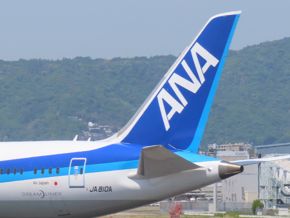 5/5 ANA Boeing787-8 JA810A NH23 大阪伊丹行 スカパで時間潰しに来て