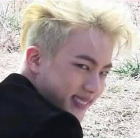 __dvs's tweet image. Cuando los DJ’s de la radio en PR se burlaron de las kpopers, solo para terminar mamando en menos de un año

A THREAD: