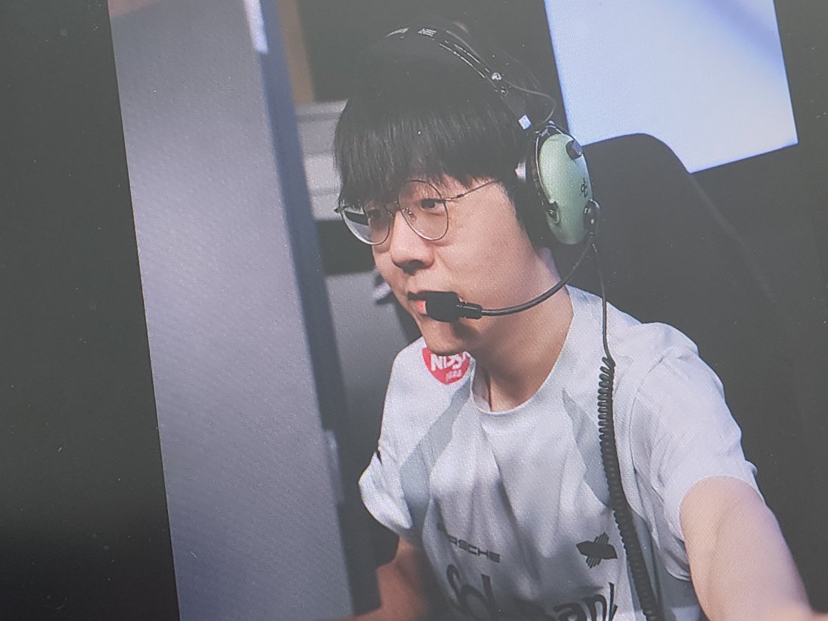 DRX의 2025 LCK CL 2라운드 첫 오프라인 경기에는 '테디' 가 출전합니다.