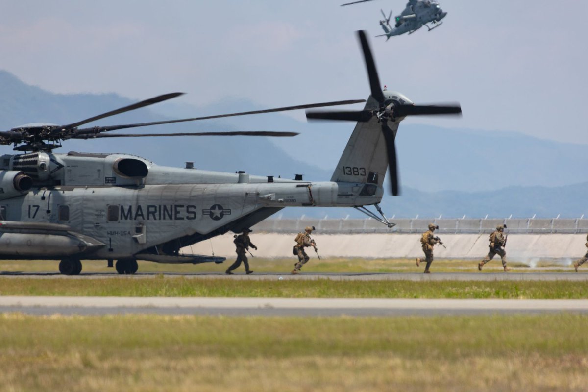 time_constant63's tweet photo. 2025/05/04
岩国航空基地フレンドシップデー2025

アメリカ海兵隊
CH-53 シースタリオン・KC130J

#岩国基地フレンドシップデー
#FSD25 https://t.co/Yoky4iFoVt