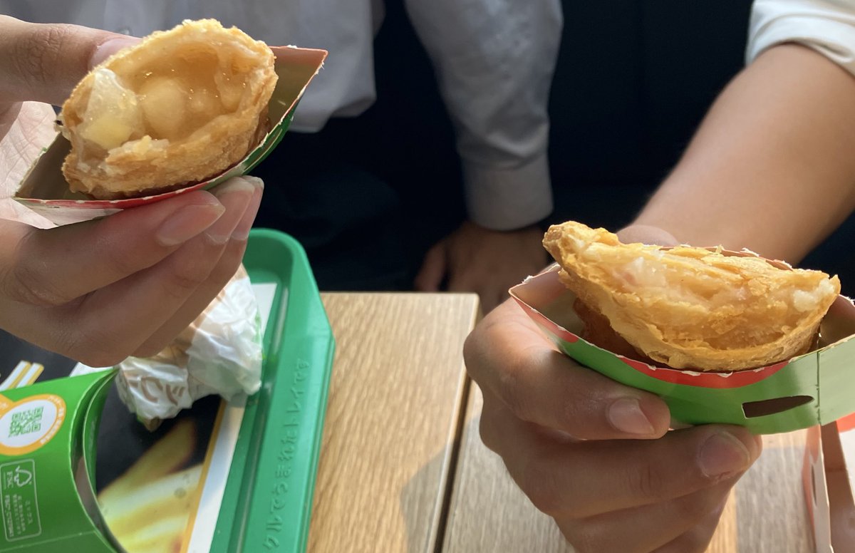 友人がアップルパイを頼んだら，片方ベーコンポテトパイだった。
#マクドナルド