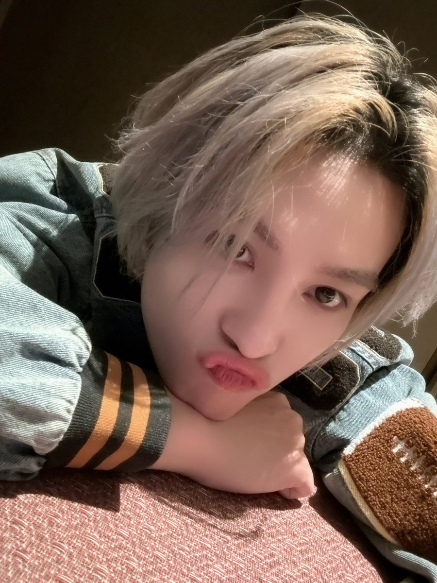 hourly yangyang tweet media