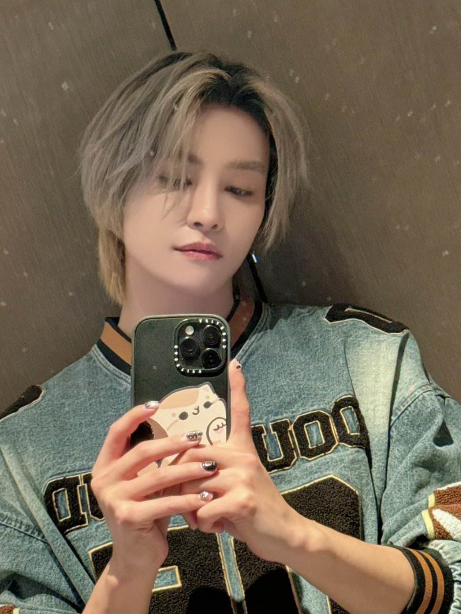 hourly yangyang tweet media