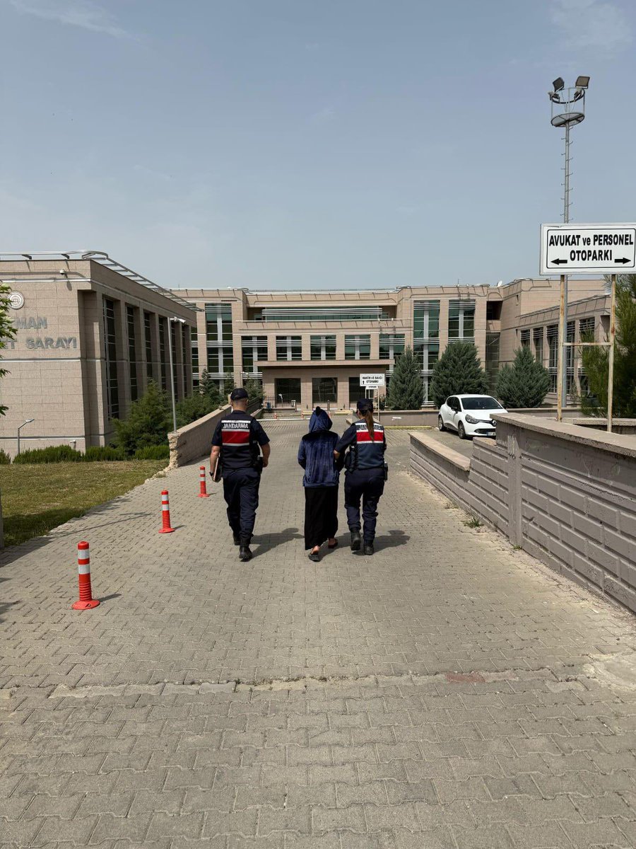 SUÇLULAR İLE MÜCADELEDE JANDARMADAN BİR ADIM DAHA ‼️

🗓️01.05.2025

📍Batman / Merkez

🚨Batman İl Jandarma Komutanlığı, Suç Araştırma Timleri tarafından “Batman İl Geneli Hırsızlık Suçundan Aranan Şahıslar” listesinde bulunan, “Yankesicilik ve Hırsızlık” suçlarından 3️⃣0️⃣ suç